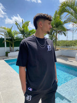 NEW ERA LEAGUE ESSNTLS OS TEE DETTIG 60493970 | Black