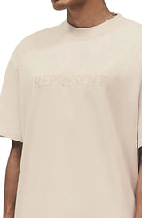 REPRESENT Embroldered Serlf Logo T-Shirt MLM100234-25 I Concrete
