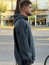 NAMMOS קפוצ'ון אובר סייז עם שילוב קרעים I Dark Grey