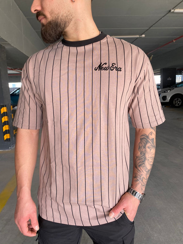 NEW ERA NE PINSTRIPE OS TEE NEWERA ABRBLK 60435515 | Brown/Black