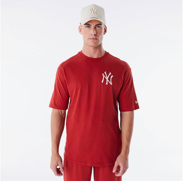 NEW ERA LEAGUE ESSNTLS LC OS TEE NEYYAN 60564754| Red