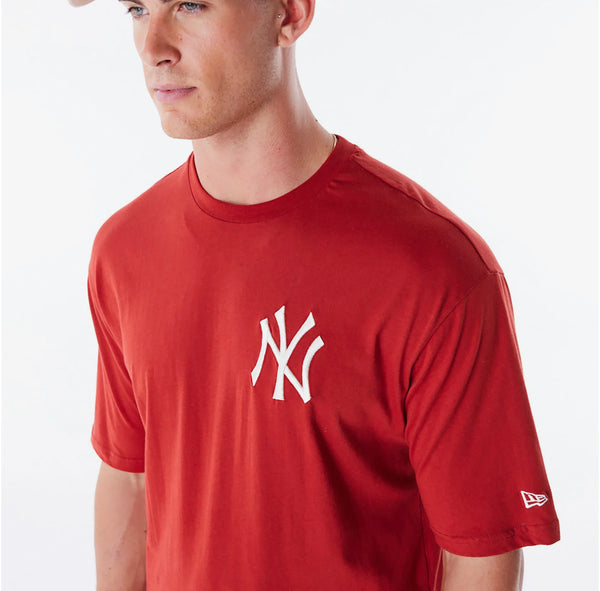 NEW ERA LEAGUE ESSNTLS LC OS TEE NEYYAN 60564754| Red